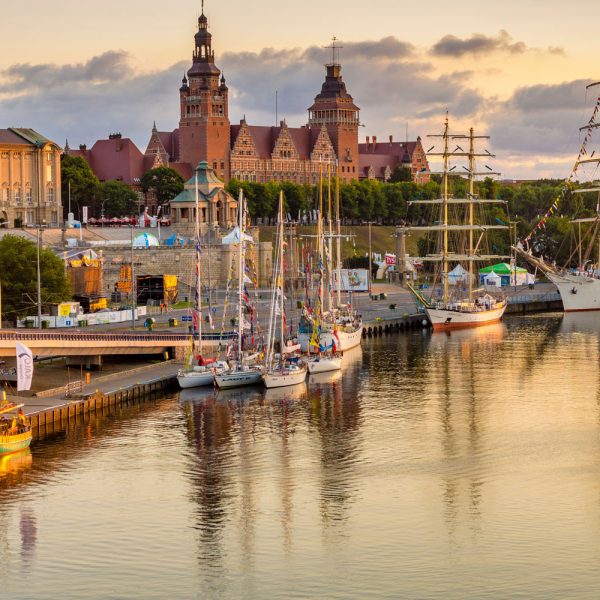 Busreise Quer durchs nördliche Brandenburg - Ausflug nach Stettin, Besichtigung des Hafens und der eindrucksvollen Altstadt