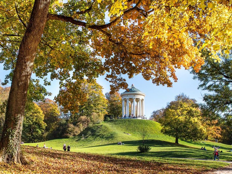 Busreise München & die Bayrischen Königsschlösser: Englischer Garten in München @ pixabay