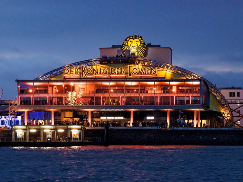 Busreise Musical in Hamburg - Disneys der König der Löwen - Stage Theater im Hafen von Hamburg