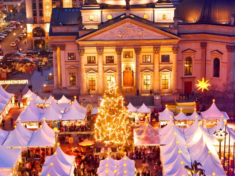 Busreise Berlin im Lichterglanz mit Wintergarten Variete
