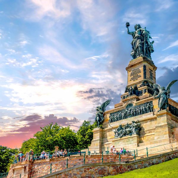 Flusskreuzfahrt Rheinromantik - Reiterstandbild von Kaiser Wilhelm I. in Rüdesheim