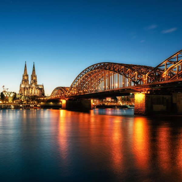 Flusskreuzfahrt Rheinromantik - Köln vom Wasser aus © pixabay