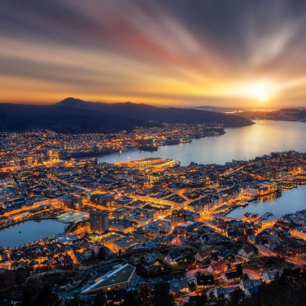 Hochseekreuzfahrt Die Schären & Fjorde von Norwegen - Bergen bei Nacht