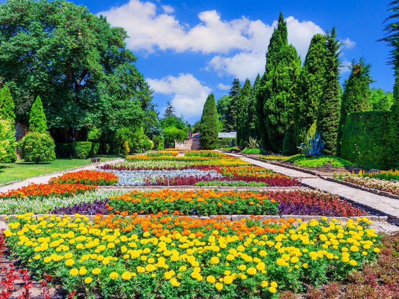 Flugreise Bulgarien - hier ist nicht nur Urlaub drin: Schlossgarten in Baltschik