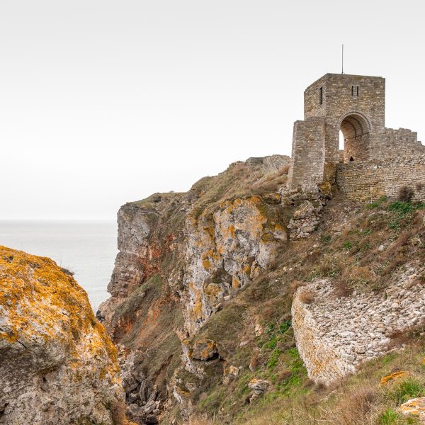 Flugreise Bulgarien - hier ist nicht nur Urlaub drin: Festungsruine am Kap Kaliakra