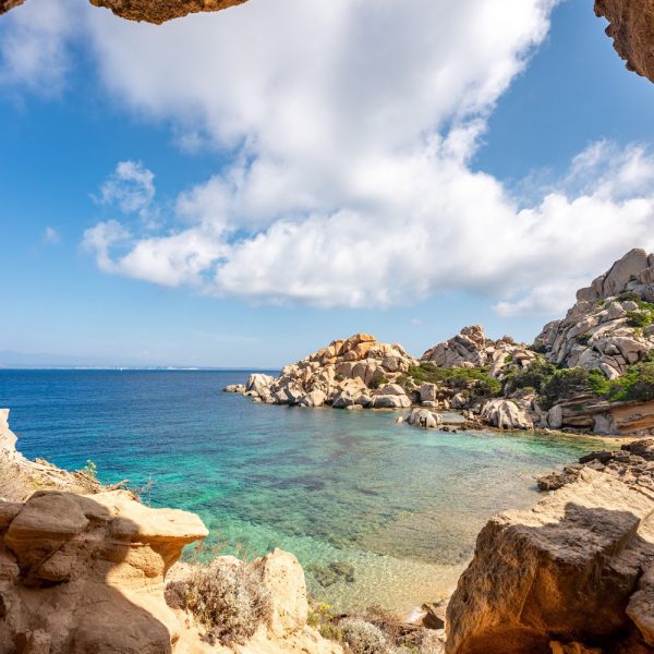 Flugreise Sardinien zu Fuß entdecken