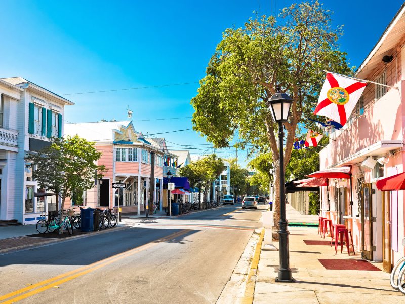 Flugreise Florida Rundreise - Die berühmte Duval Street in Key West