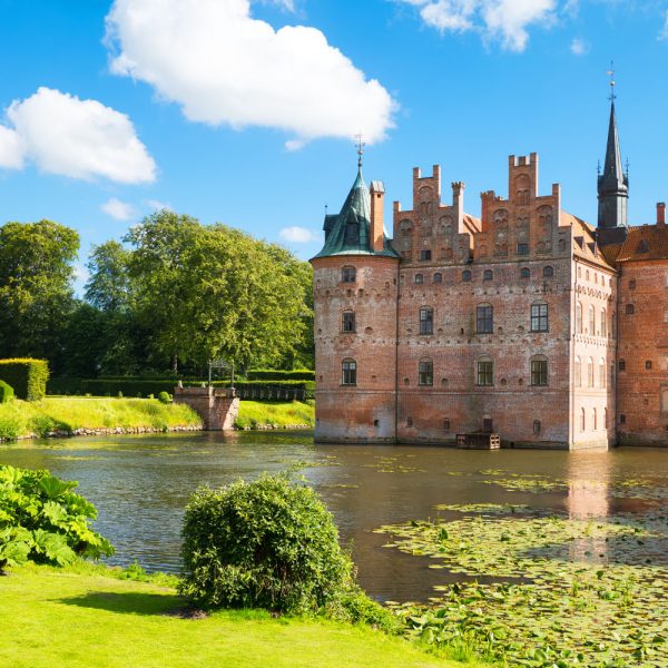 Busreise Premiumgartenreise - Dänische Gartenmärchen: Schloss Egeskov auf Fünen