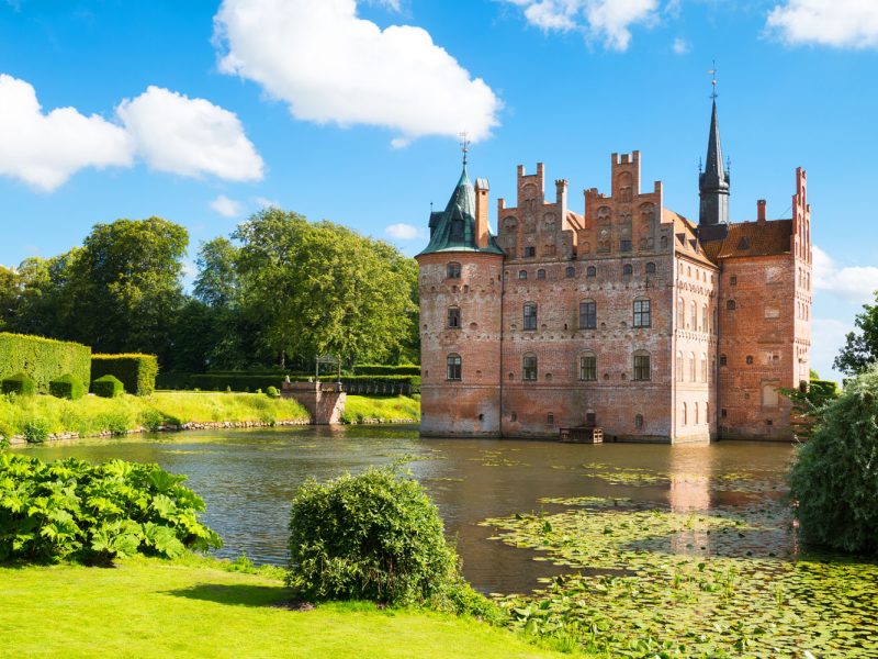 Busreise Premiumgartenreise - Dänische Gartenmärchen: Schloss Egeskov auf Fünen