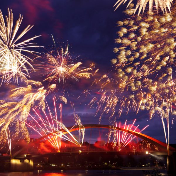 Busreise Donau in Flammen - Spektakuläres Feuerwerk auf dem Wasser