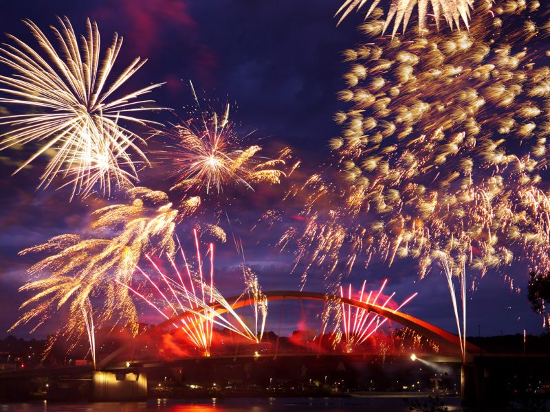 Busreise Donau in Flammen - Spektakuläres Feuerwerk auf dem Wasser