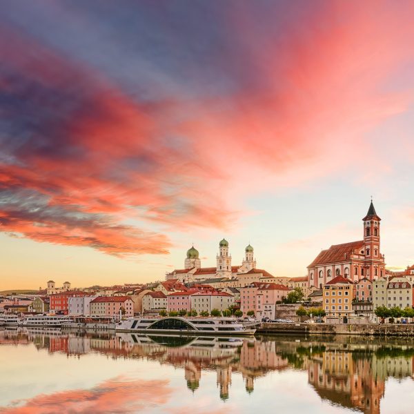 Busreise Donau in Flammen - Passau in der Abenddämmerung