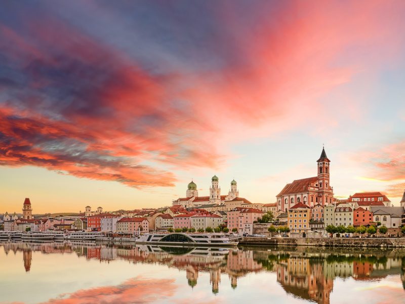 Busreise Donau in Flammen - Passau in der Abenddämmerung