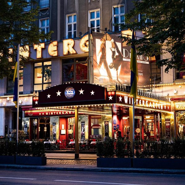 Busreise Berlin im Lichterglanz mit Wintergarten Variete  © Wintergarten Variete,Ben_Duentsch