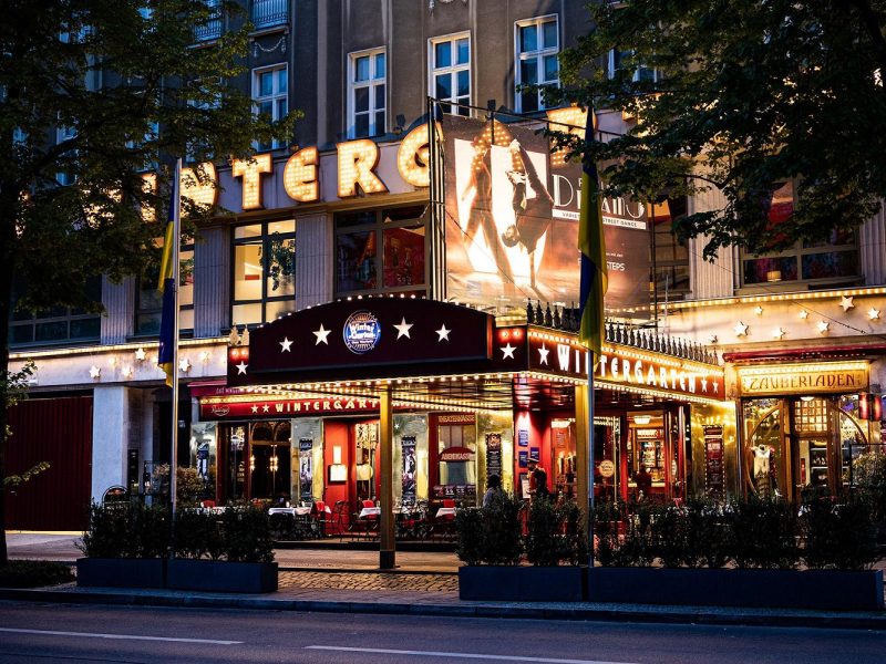 Busreise Berlin im Lichterglanz mit Wintergarten Variete  © Wintergarten Variete,Ben_Duentsch