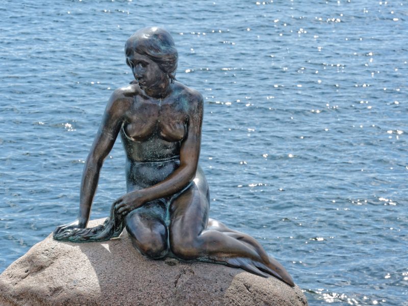 Busreise Nordkap - kurz und knackig: Die kleine Meerjungfrau im Hafen von Kopenhagen