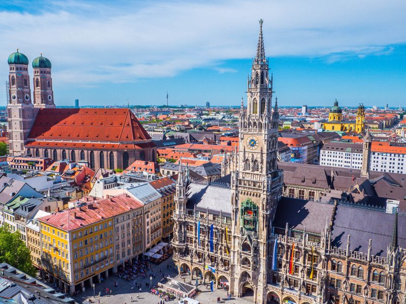 Busreise Oktoberfest München - Wiesn-Gaudi & Ammersee-Idylle: Neues Rathaus, Glockenturm, Frauenkirche © Henry Czauderna - Fotolia