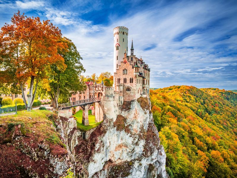 Busreise Weindorf-Erlebnis im Süden: Schloss Lichtenstein am Traufe der Schwäbischen Alb