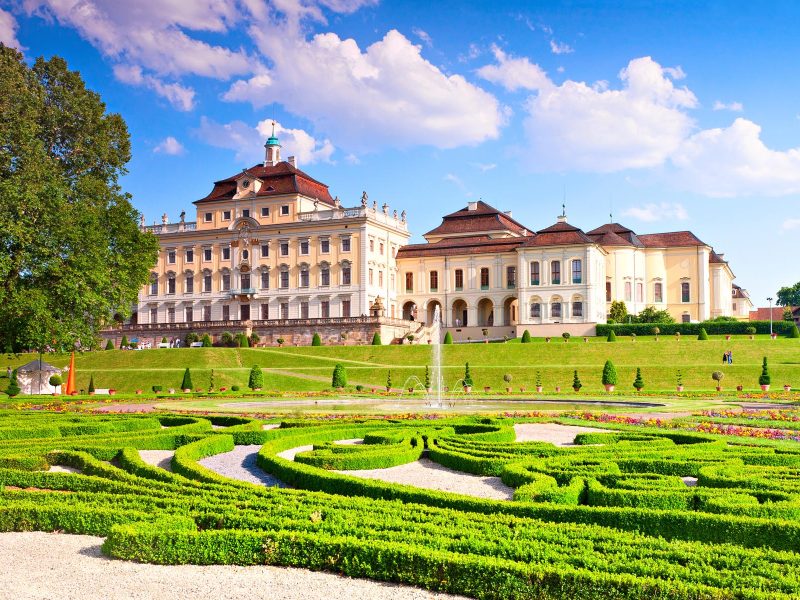 Busreise Weindorf-Erlebnis im Süden: Seeschloss Monrepos in Ludwigsburg