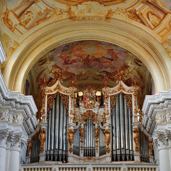 Busreise Österreich auf Schienen: Eine Reise voller Nostalgie - Orgel im St. Floriansstift