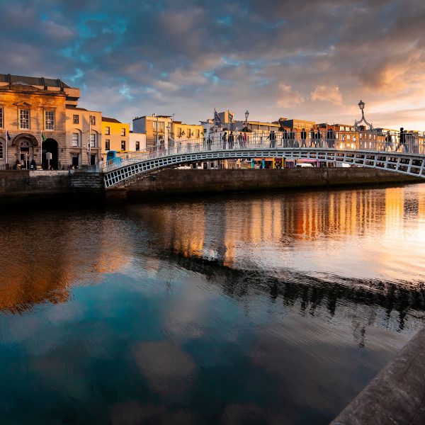Busreise Irland - Insel der Superlative: Ha'penny Bridge in Dublin