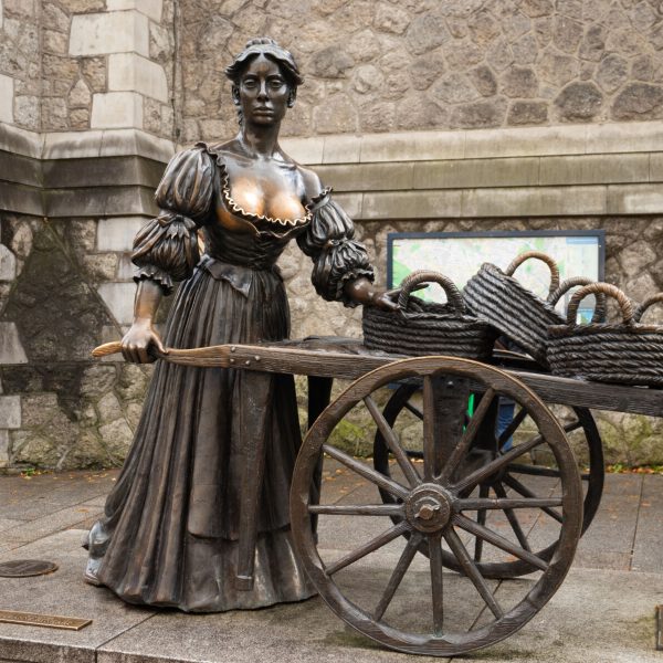 Busreise Irland - Insel der Superlative: Statue von Molly Malone in Dublin