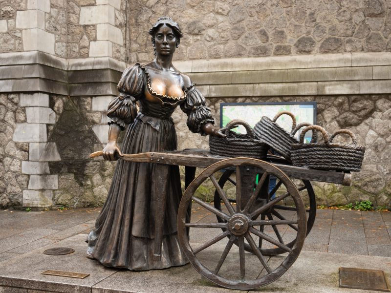 Busreise Irland - Insel der Superlative: Statue von Molly Malone in Dublin