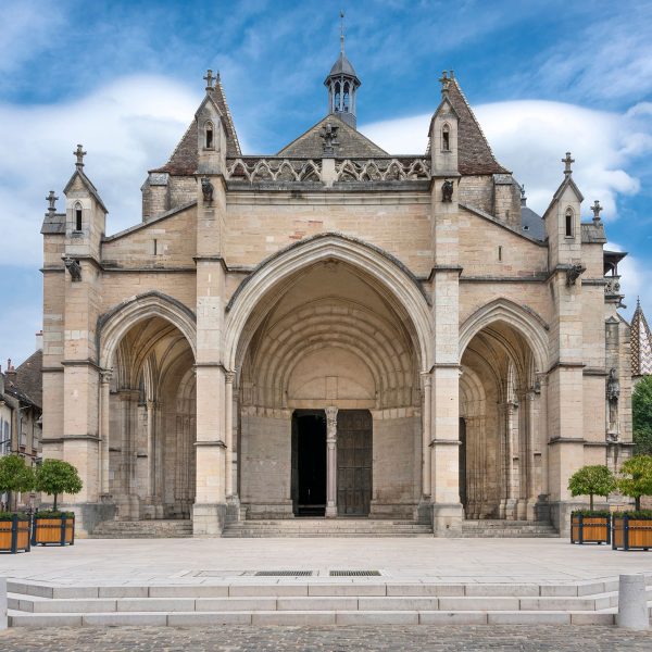 Busreise Burgund - Schätze aus Küche und Keller: Basilika Note Dame in Beaune