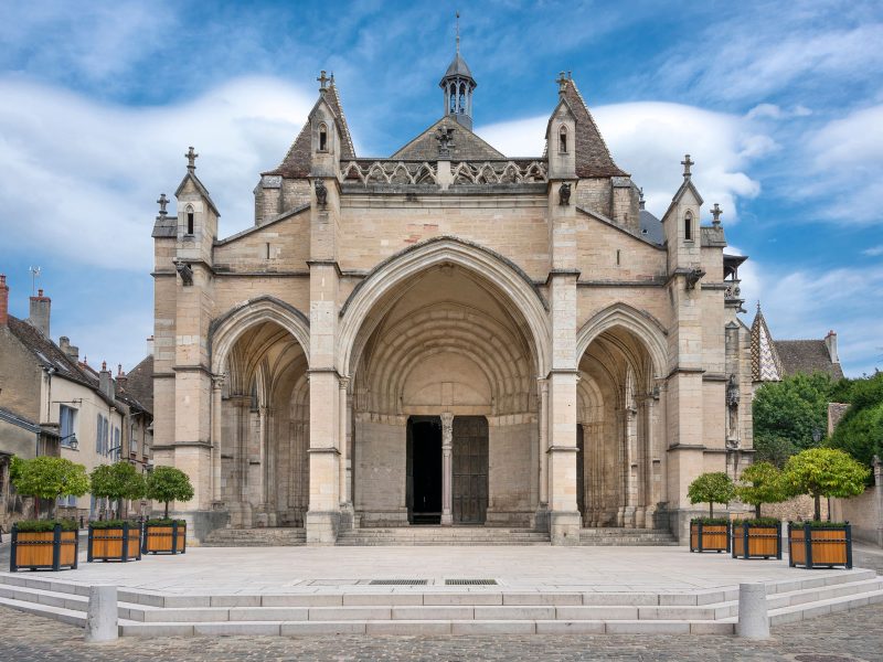 Busreise Burgund - Schätze aus Küche und Keller: Basilika Note Dame in Beaune