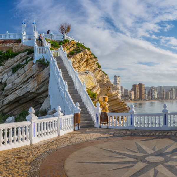 Flugreise Mediterranes Erleben an Spaniens Sonnenküste