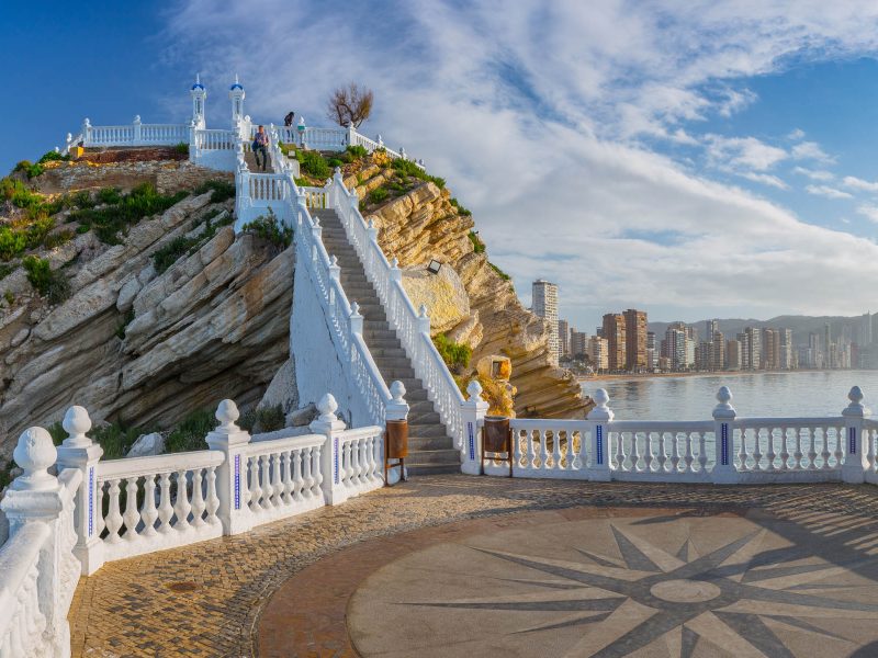 Flugreise Mediterranes Erleben an Spaniens Sonnenküste