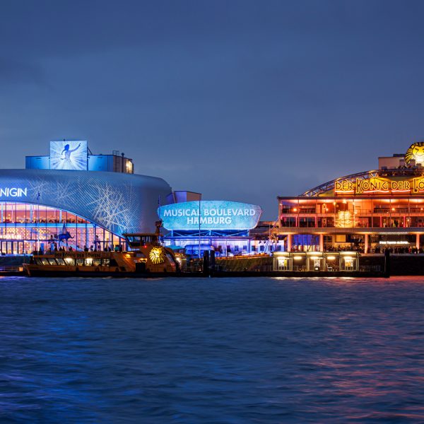 Busreise Musical in Hamburg - Disneys der König der Löwen - Die Stage Musicaltheater am Hamburger Hafen
