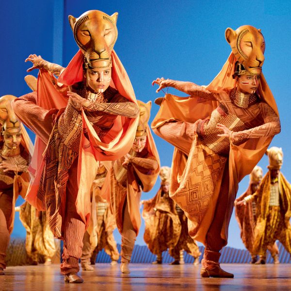Busreise Musical in Hamburg - Disneys der König der Löwen - Löwinnen © Deen van Meer