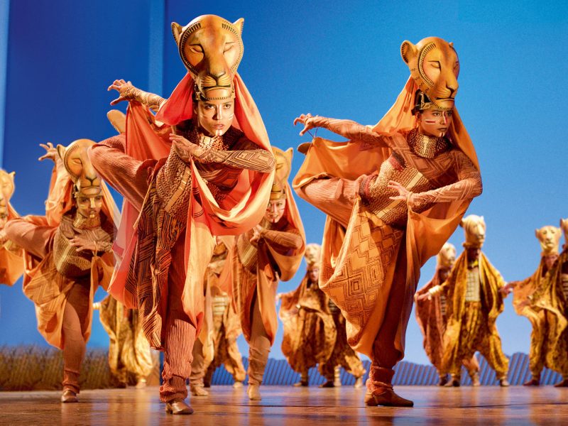 Busreise Musical in Hamburg - Disneys der König der Löwen - Löwinnen © Deen van Meer