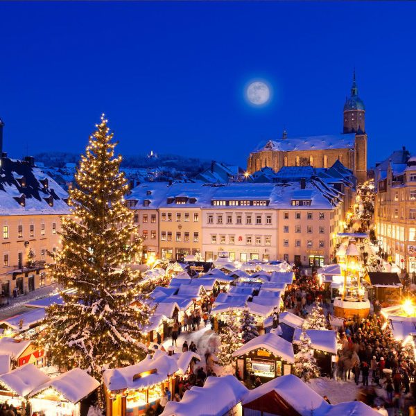 Tagesfahrt Pyramidenrundfahrt Erzgebirge: Weihnachtsmarkt in Annaberg © StockPixstore - Fotolia