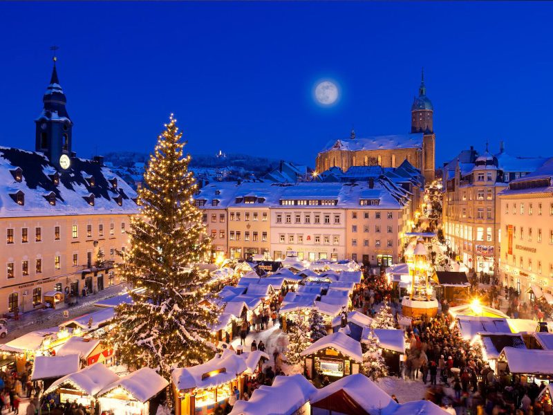 Tagesfahrt Pyramidenrundfahrt Erzgebirge: Weihnachtsmarkt in Annaberg © StockPixstore - Fotolia
