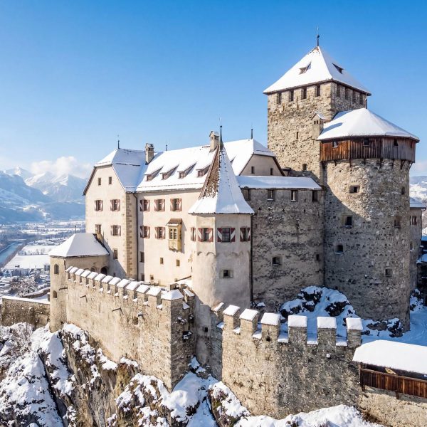 Busreise Alpenweihnacht im Montafon: Vaduz in Lichtenstein