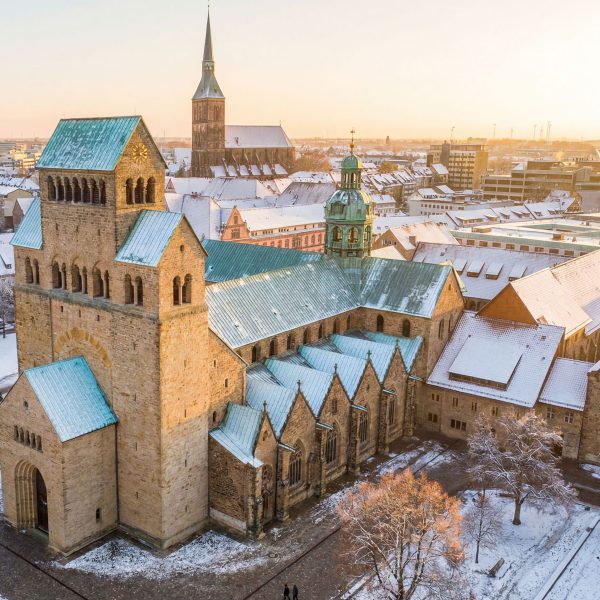 Busreise Hildesheim leuchtet: Advent im Zeichen der Rose - Mariendom in Hildesheim