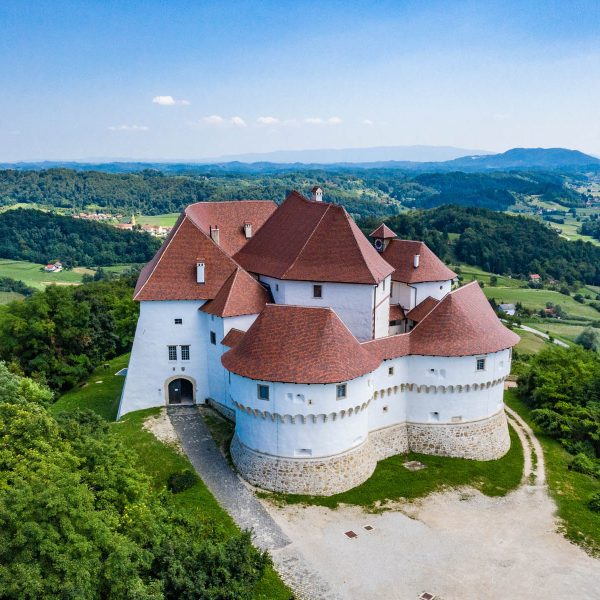 Busreise Von Zagrebs Charme bis zur Adriaküste - Trakošćan