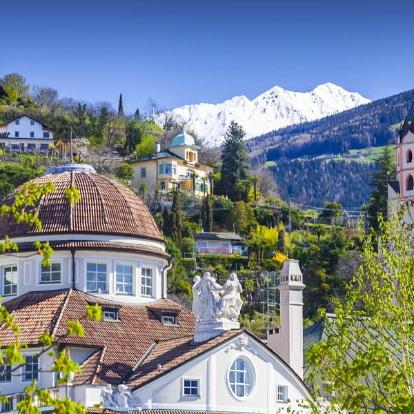 Busreise Ostern in Südtirol - Meran © mmphoto - Fotolia.com
