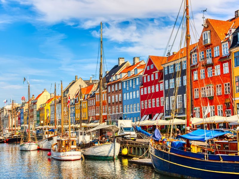 Busreise Dänemark zwischen Kultur und Küste - Nyhavns bunte Häuser in Kopenhagen