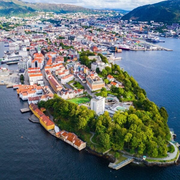 Kreuzfahrt Fjordnorwegen für Naturliebhaber - Bergen aus der Luft