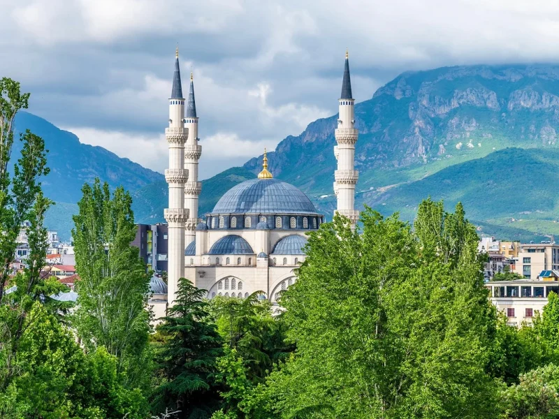 Rundreise den Balkan entdecken. Hier: Albanien mit Tirana