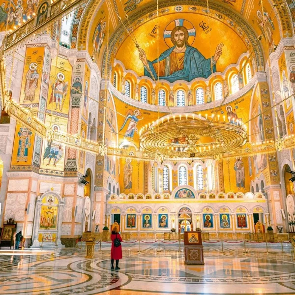 Rundreise den Balkan entdecken. Hier: Kathedrale in Belgrad