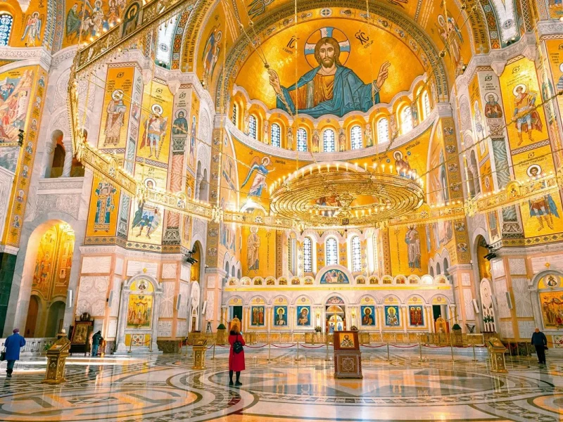 Rundreise den Balkan entdecken. Hier: Kathedrale in Belgrad