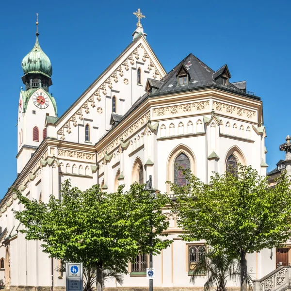 Busreise Fernsehmomente in traumhafter Kulisse - Pfarrkriche St. Nicholaus in Rosenheim