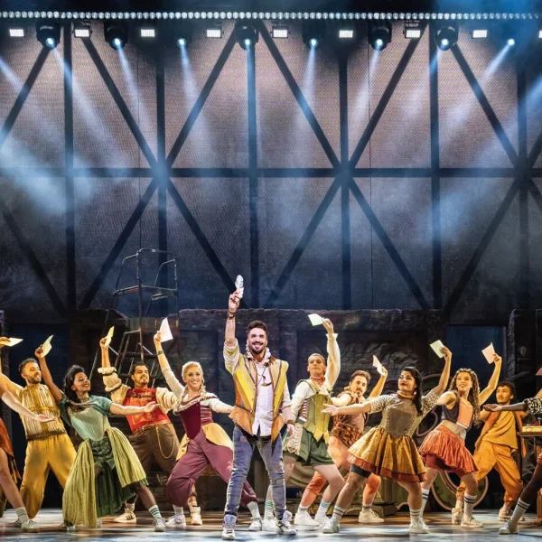 Busreise & Julia - Das neue Hit-Musical in Hamburg © Johan Persson & Morris MacMatzen Stage Entertainment