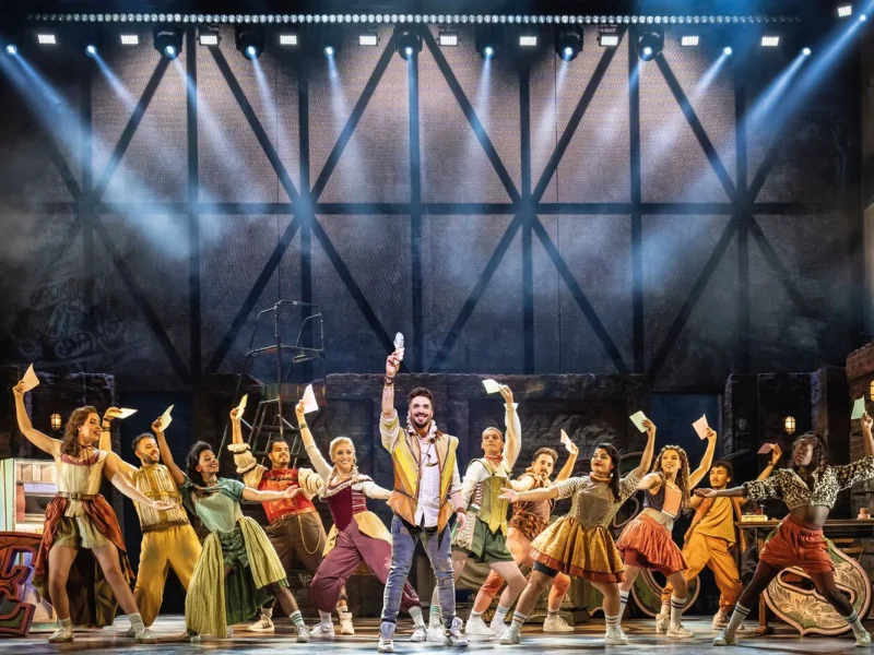 Busreise & Julia - Das neue Hit-Musical in Hamburg © Johan Persson & Morris MacMatzen Stage Entertainment