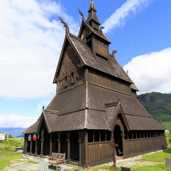 Sommerliche Fjorderlebnisse mit MS Deutschland: Stabkirche Hopperstad
