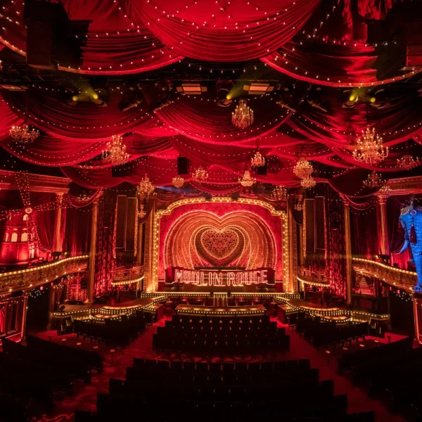 Busreise Moulin Rouge! Das Musical in Köln - Theatersaal © Johan Persson